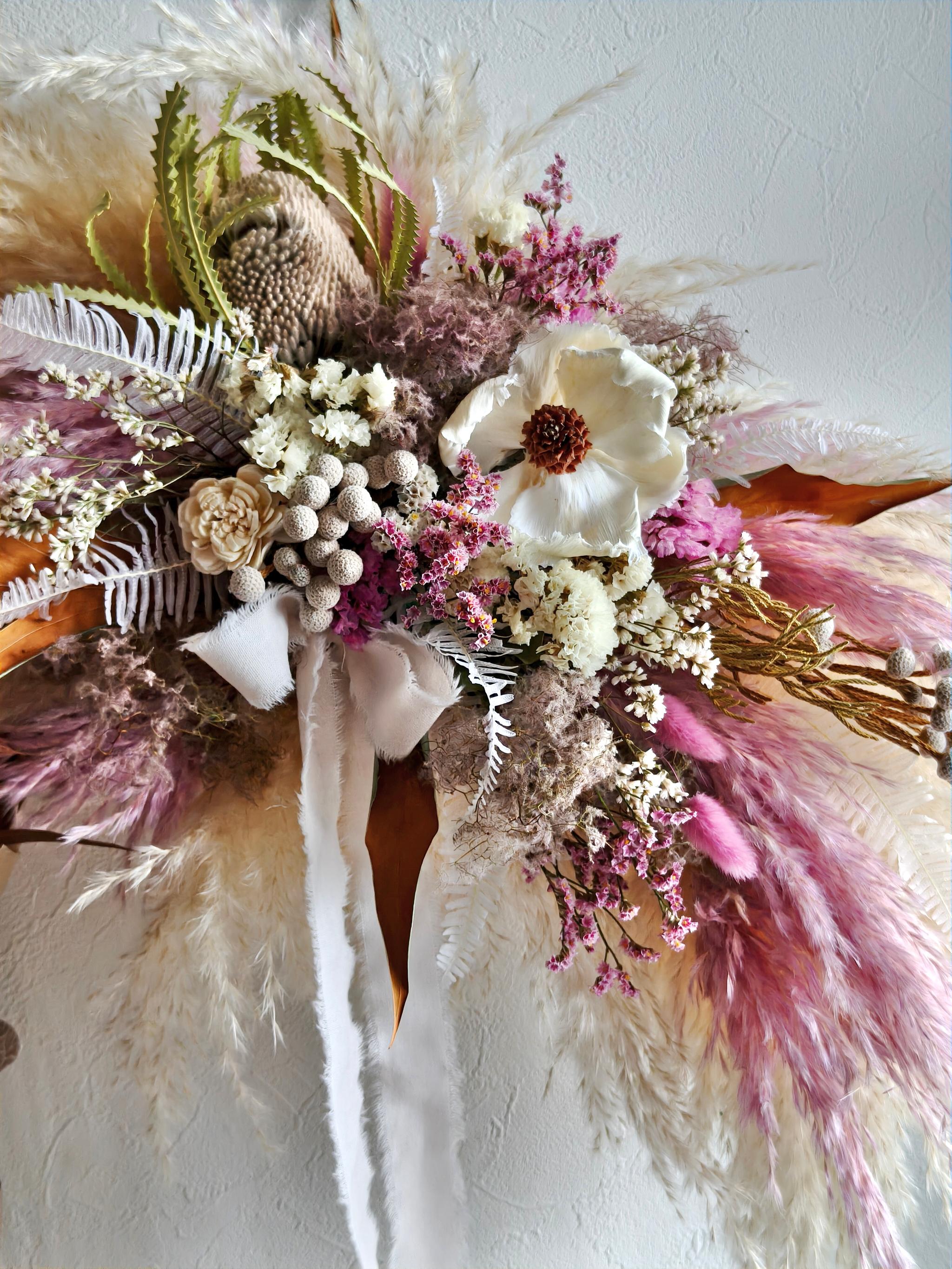 ドライフラワーの壁掛けスワッグ ウォールデコ パンパスグラス 開店祝い新築祝い インテリア店舗装飾リース 誕生日フォト | 2枚目